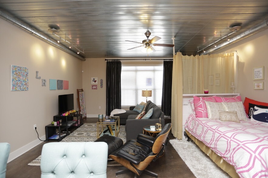 More Photos Of 901 New Hampshire St, Lawrence Apartments For Lease