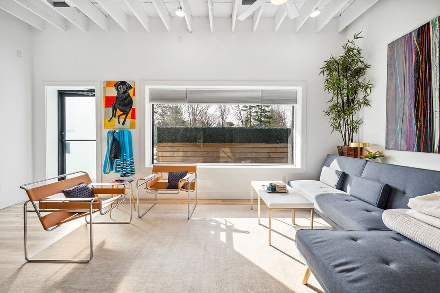 More Photos Of 13662 Red Arrow Hwy, Harbert Hotel For Sale