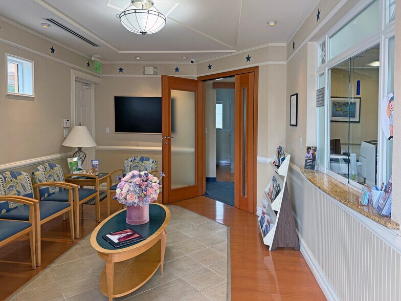 More Photos Of 255 George Bush Blvd, Delray Beach Medical For Sale