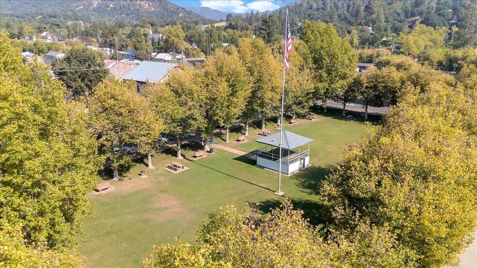 More Photos Of 18387 Chestnut Ave, Tuolumne Restaurant For Sale
