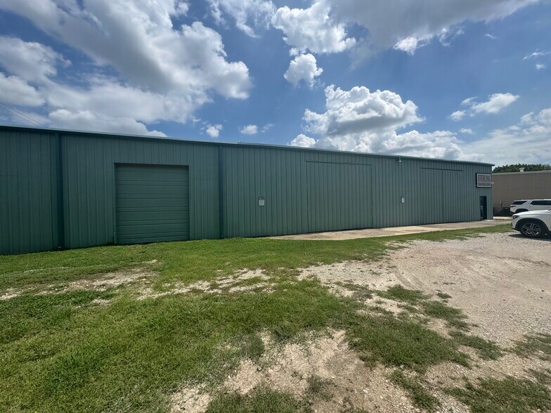 More Photos Of 121 W 6th St, Justin Manufacturing For Sale