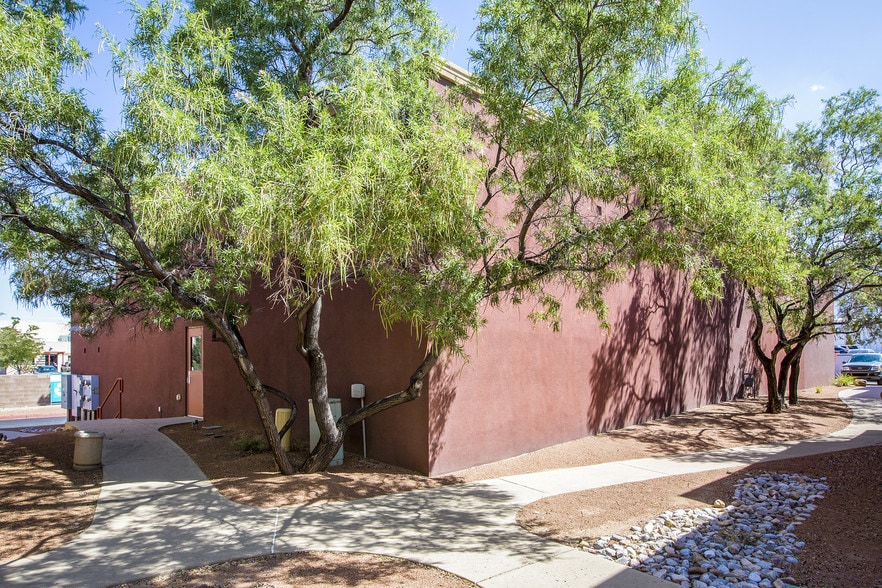 More Photos Of 9210 San Mateo Blvd NE, Albuquerque Warehouse For Lease