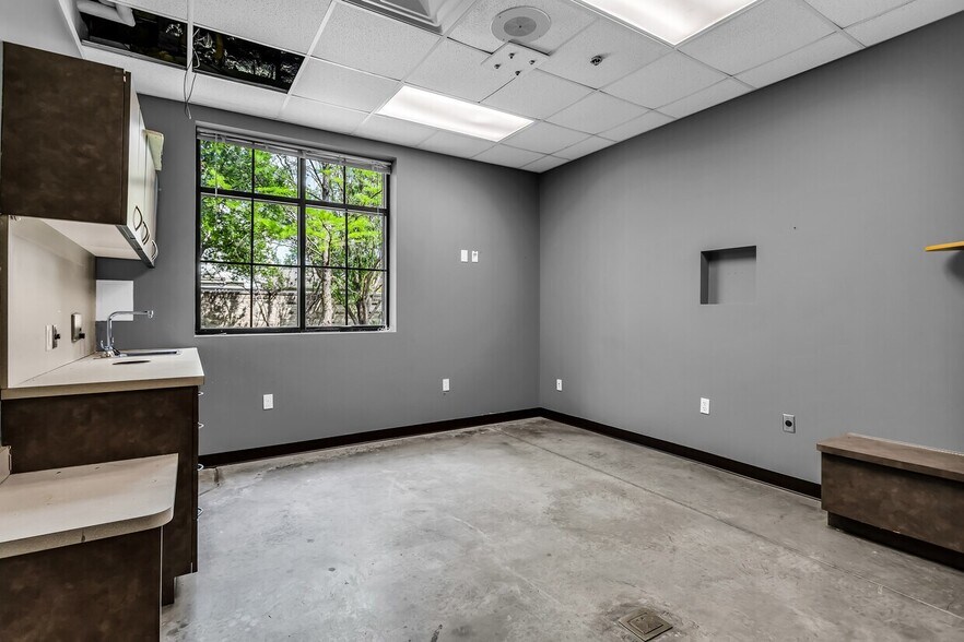 More Photos Of 4340 N Josey Ln, Carrollton Medical For Sale