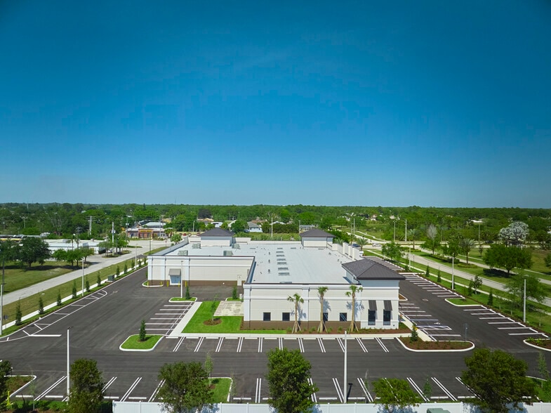 More Photos Of 1908 SW Gatlin Blvd, Port Saint Lucie General Retail For Lease