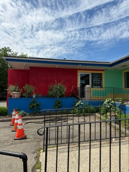 Primary Photo Of 125 State Rt 17, Hasbrouck Heights Freestanding For Lease
