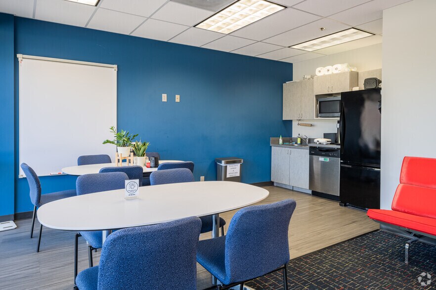 More Photos Of 9355-9375 Dielman Industrial Dr, Olivette Showroom For Lease