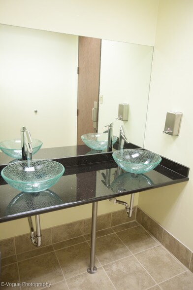 More Photos Of 6430 Richmond Ave, Houston Office For Sale