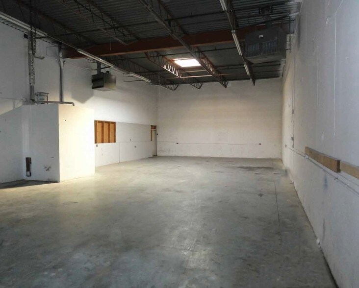 More Photos Of 14414-14430 118th Ave NW, Edmonton Warehouse For Lease