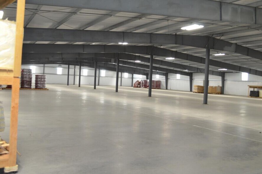 More Photos Of 1215 Oak St, La Crosse Warehouse For Sale