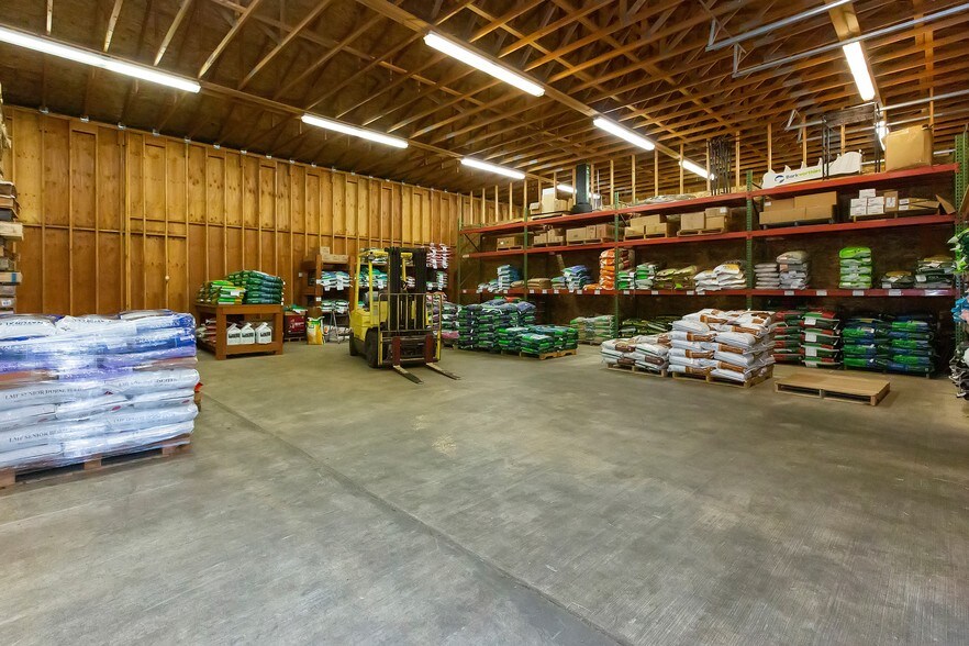 More Photos Of 461 NE Old Belfair Hwy, Belfair Storefront Retail Office For Sale