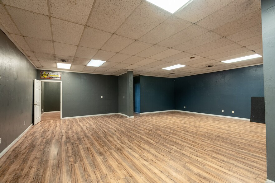 More Photos Of 405 S Pershing St, Energy Office For Sale