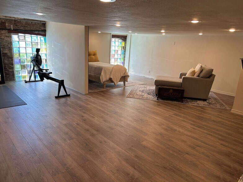 More Photos Of 108 Dewey Ave, Poteau Storefront Retail Office For Sale