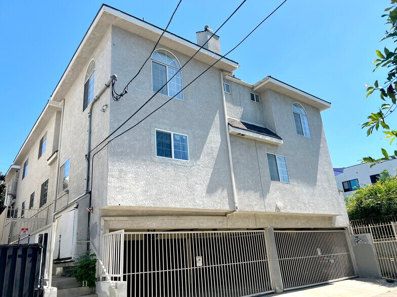 More Photos Of 6501 Woodley Ave, Lake Balboa Apartments For Sale