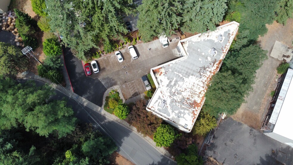 More Photos Of 6455 Lakeview Blvd, Lake Oswego Flex For Lease