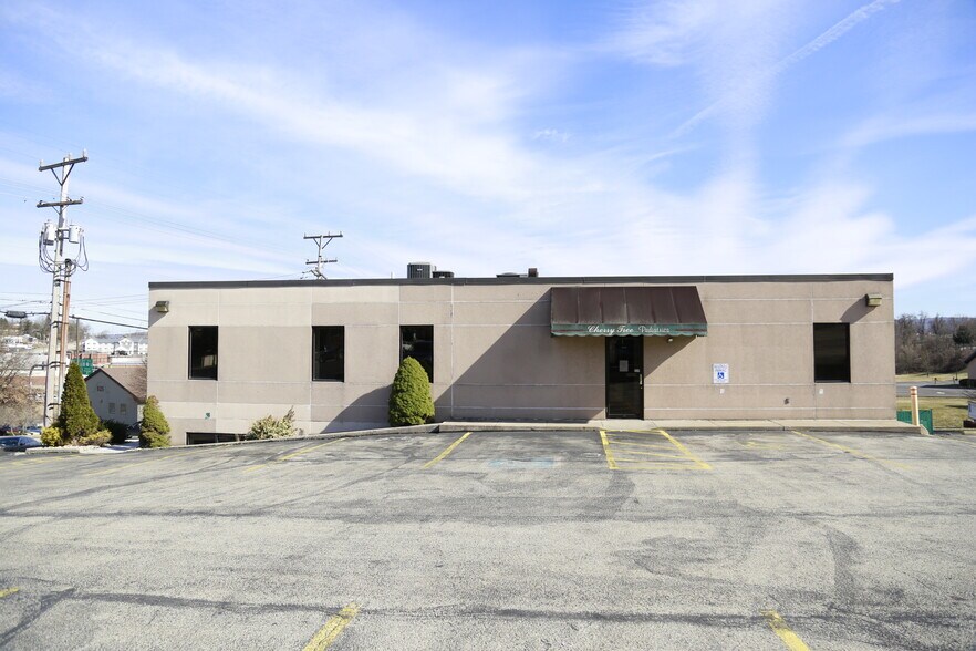 More Photos Of 2 Highland Park Dr, Uniontown Medical For Lease