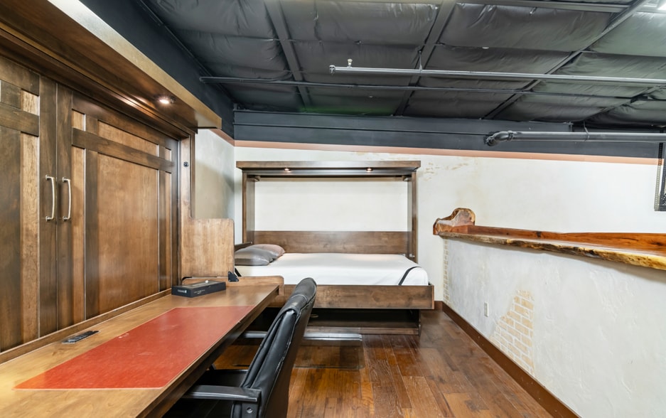 More Photos Of 7231 Stonewall Bnd, San Antonio Flex For Sale