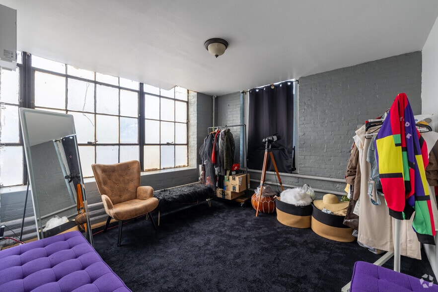 More Photos Of 208 S Pulaski St, Baltimore Light Manufacturing For Sale