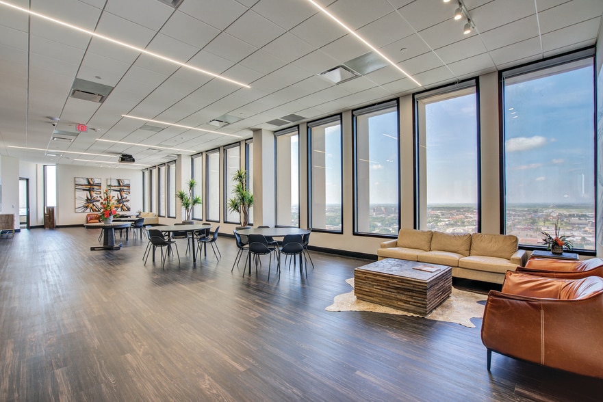 More Photos Of 200 S 10th St, McAllen Office For Lease
