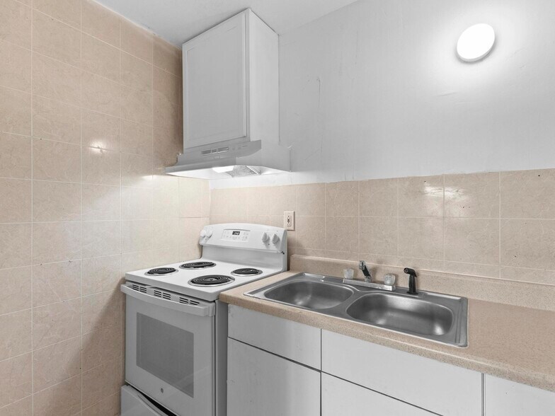 More Photos Of 935 9th Ave, Sidney Hotel For Sale