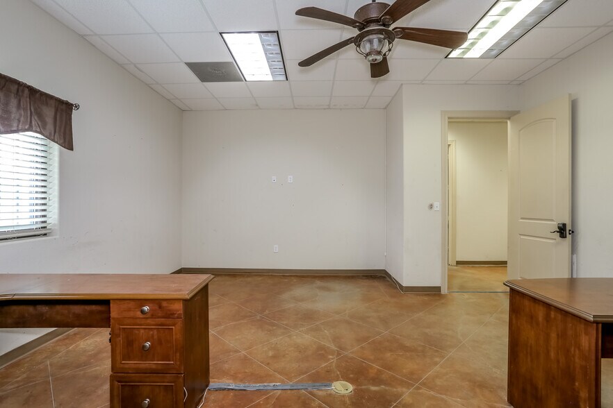 More Photos Of 14410 Mary Jane Ln, Tomball Office For Sale