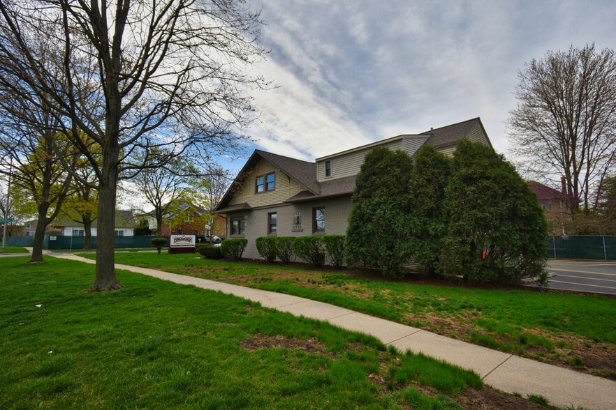 More Photos Of 849 N Ellsworth St, Naperville Office For Lease