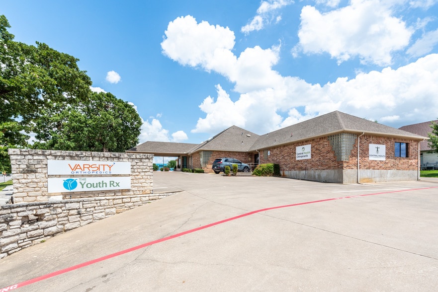 More Photos Of 501 W Harwood Rd, Hurst Medical For Lease