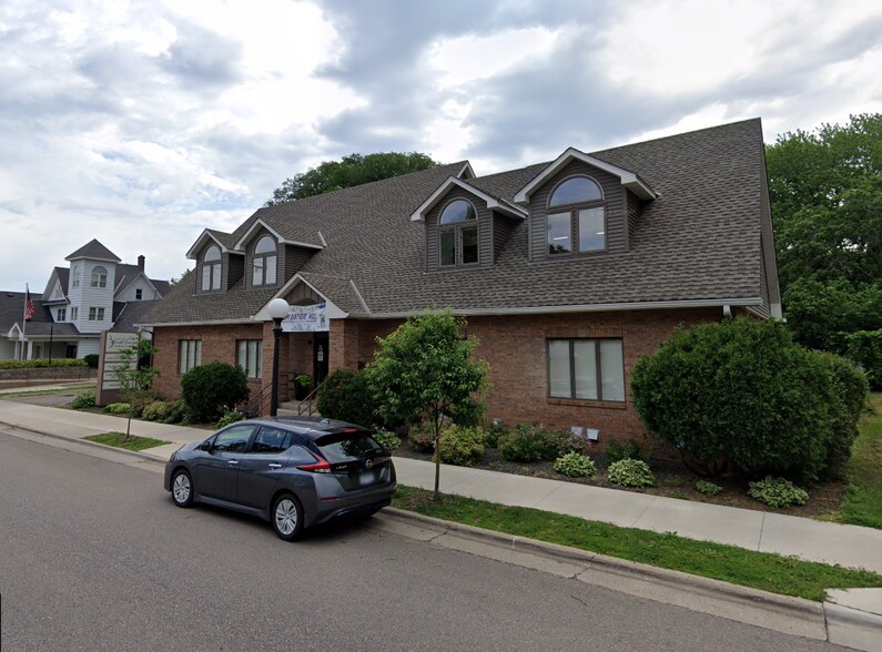 More Photos Of 624 Smith Ave S, Saint Paul Medical For Sale