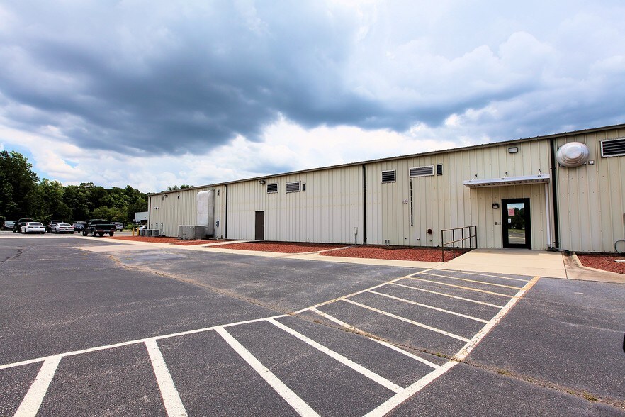More Photos Of 4330 Kahn Dr, Lumberton General Retail For Lease