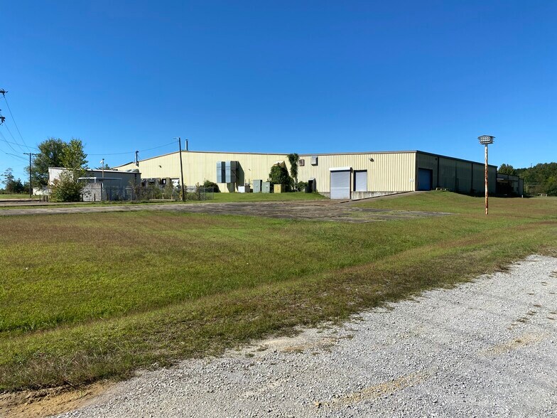 More Photos Of 200 E Parker Dr, Booneville Warehouse For Lease