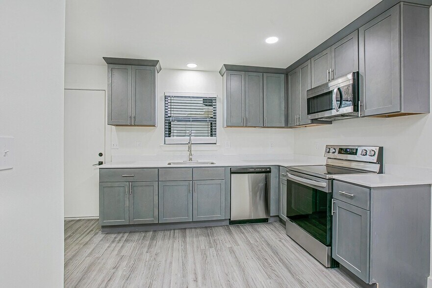 More Photos Of 41063 Cannon Rd, Gonzales Apartments For Sale