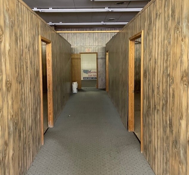 More Photos Of 110-114 W Commercial St, Charleston General Retail For Lease