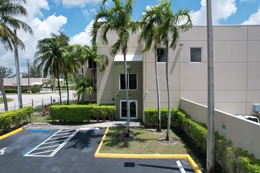 Primary Photo Of 7999 NW 81st Pl, Medley Warehouse For Lease