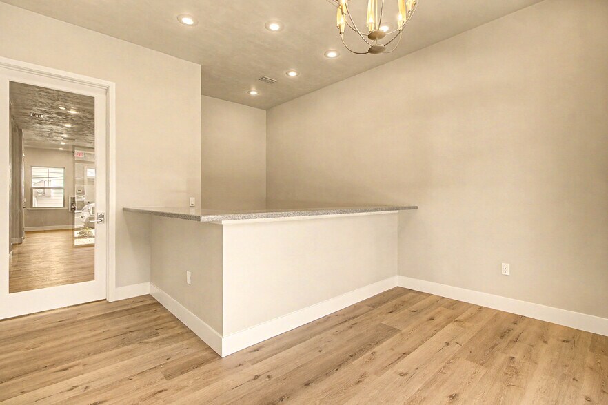 More Photos Of 13598 W Newberry Rd, Newberry Office For Lease