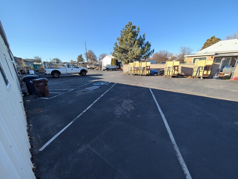 More Photos Of 246 SE Franklin, Redmond Warehouse For Sale