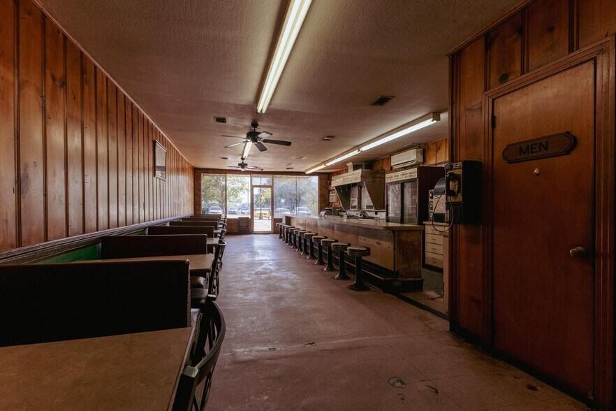 More Photos Of 400 N Main St, Hattiesburg General Retail For Sale