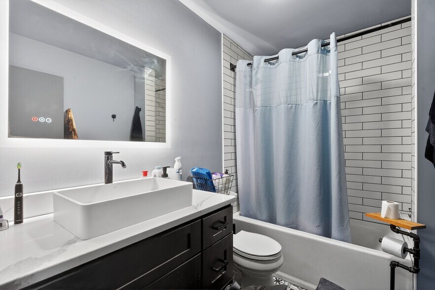 More Photos Of 1628 E Bates St, Indianapolis Warehouse For Sale