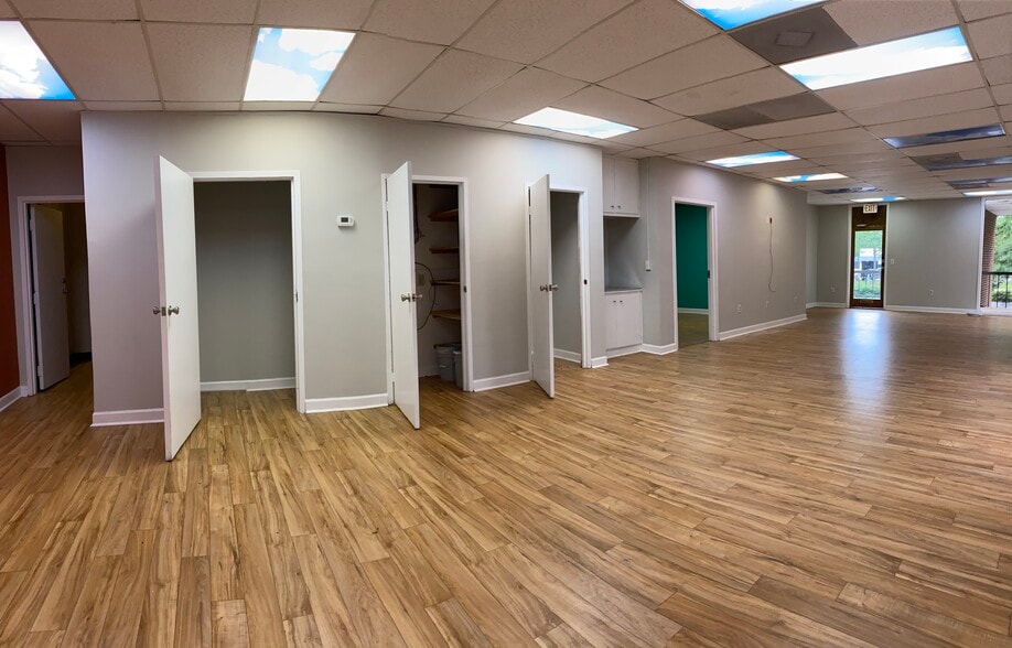 More Photos Of 2927 Devine St, Columbia Office For Lease
