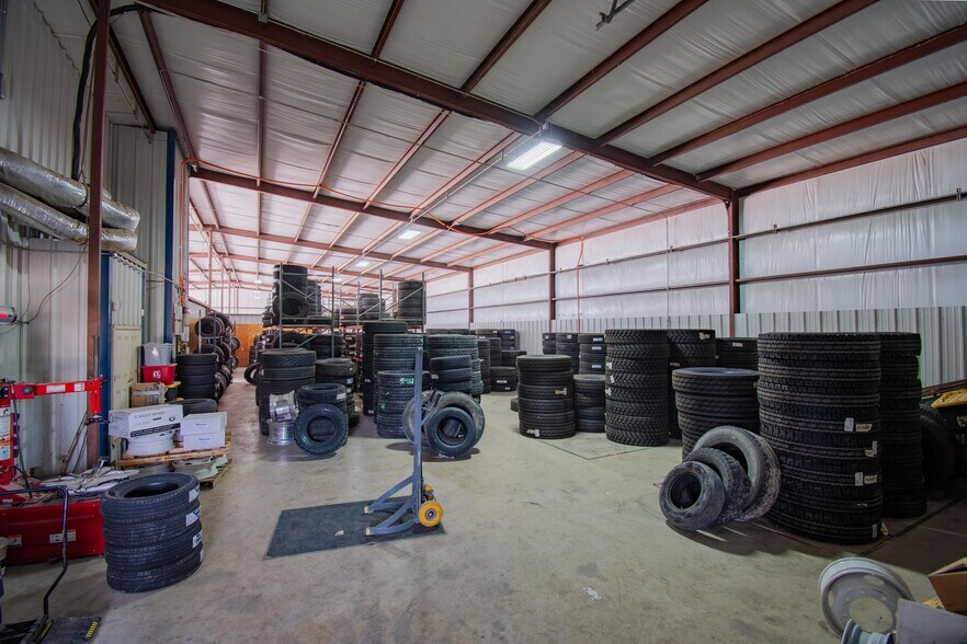 More Photos Of 209 Park Place Blvd, Kenedy Auto Repair For Sale