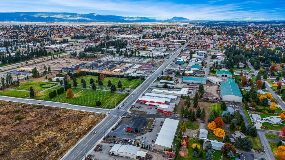 More Photos Of 7168 N Government Way, Dalton Gardens Warehouse For Sale