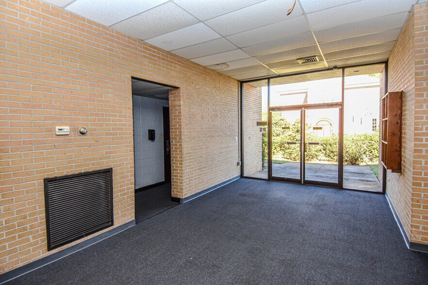 More Photos Of 16 Jackson St, Zebulon Light Distribution For Sale