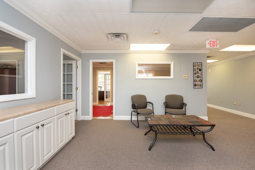 More Photos Of 7430 Tamiami Trl, Sarasota Loft Creative Space For Lease
