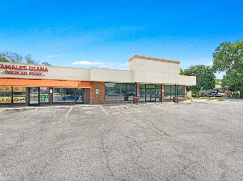 More Photos Of 605-625 N Midlothian Rd, Mundelein General Retail For Sale