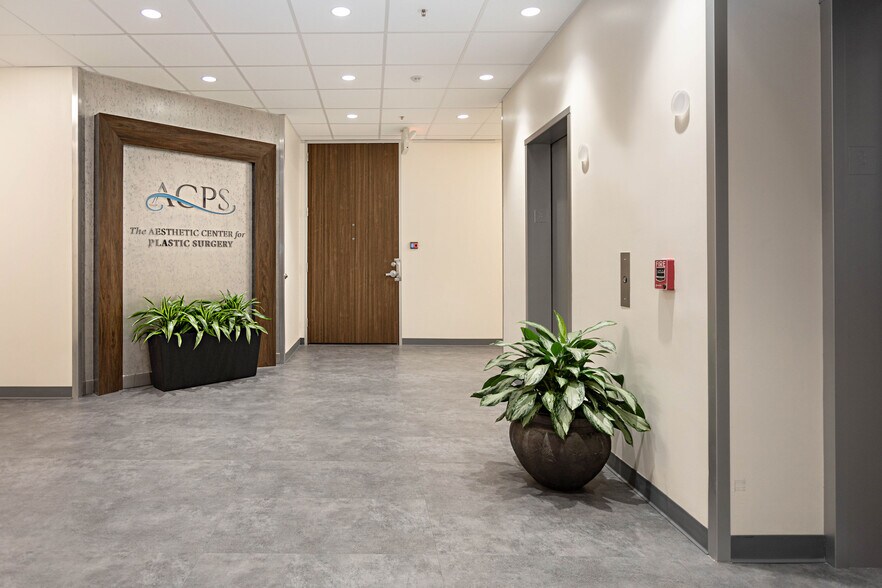 More Photos Of 12727 Kimberley Ln, Houston Medical For Lease