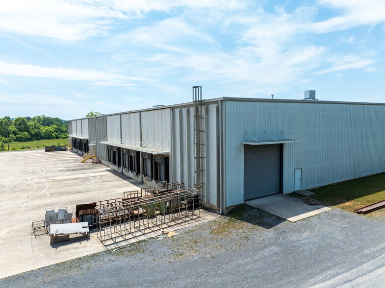 More Photos Of 110 W McCarter Rd, LaFayette Warehouse For Lease