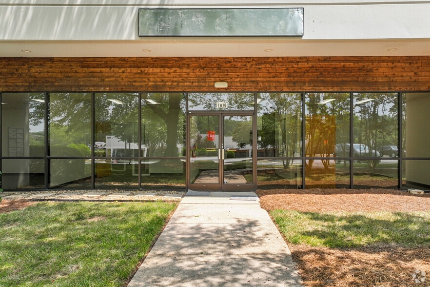 More Photos Of 4524 Green Point Dr, Greensboro Unknown For Lease