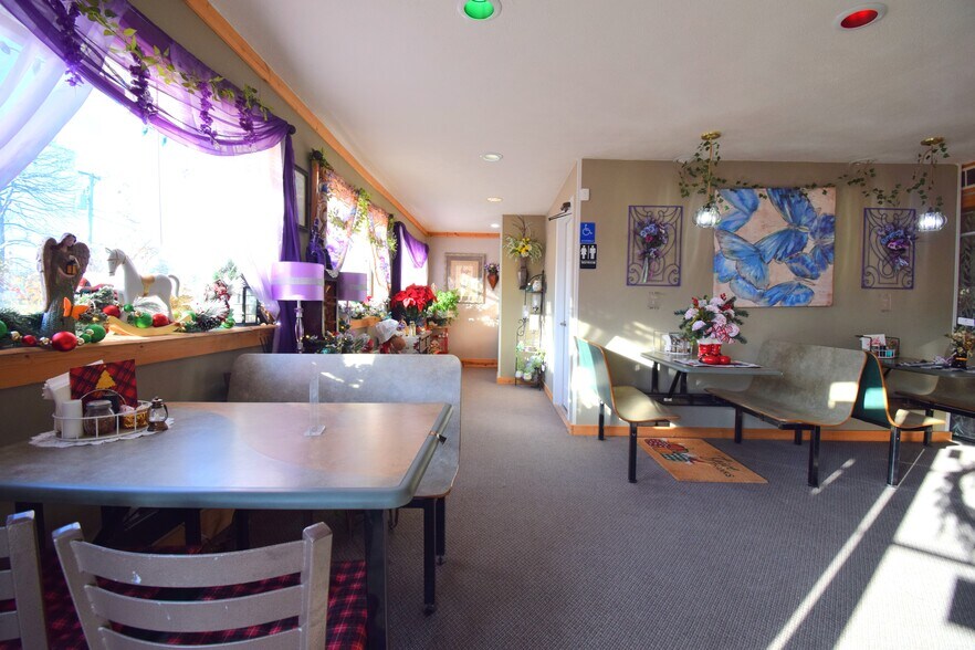 More Photos Of 502 W Franklin St, Sesser Office For Sale