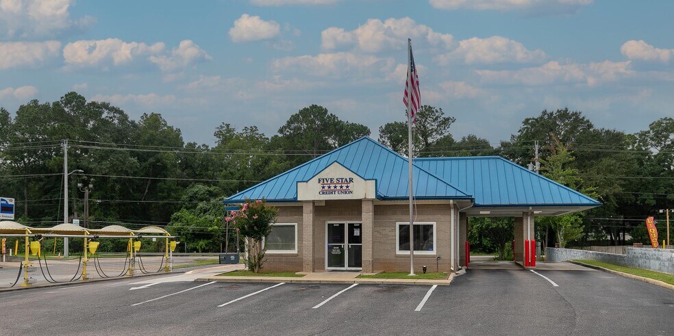 More Photos Of 3331 W Main St, Dothan Freestanding For Sale