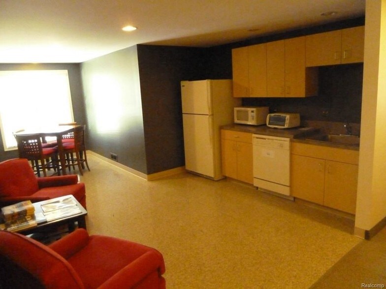 More Photos Of 14950 E Jefferson Ave, Grosse Pointe Park Office For Lease