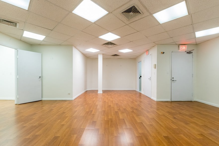 More Photos Of 2735 Henry Hudson Pkwy, Bronx Medical For Lease
