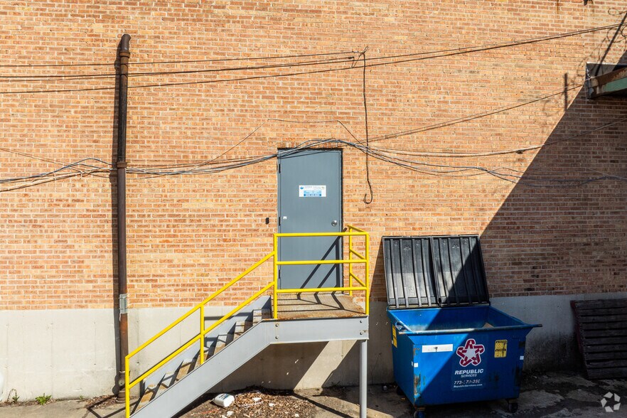 More Photos Of 2845 W 48th Pl, Chicago Warehouse For Lease